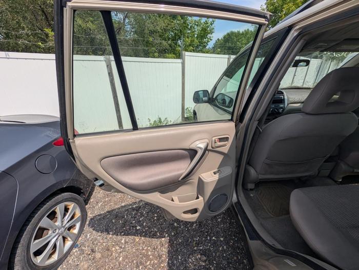 2004 toyota rav4 4wd with 233625 miles for sale near elk-river, minnesota c5bb620973e746a2bbca04aff2542935.jpg