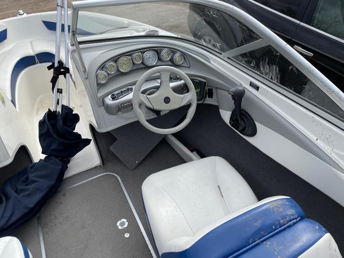 2005 18 Ft. Bayliner