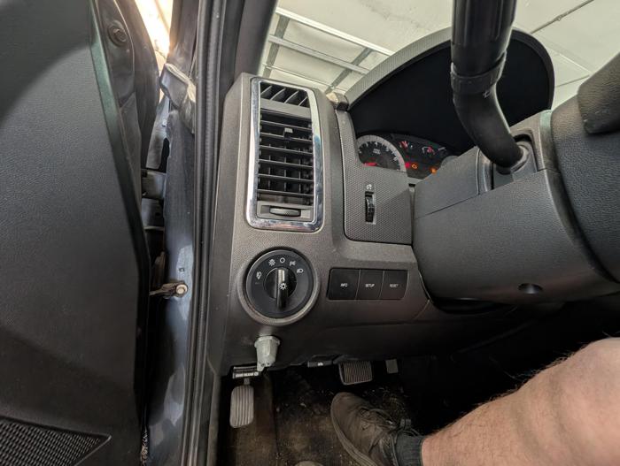 2009 ford escape limited-fwd-v6 with 198732 miles for sale near elk-river, minnesota c65786f0224f4e8bbdbfe4fadc1620d1.jpg