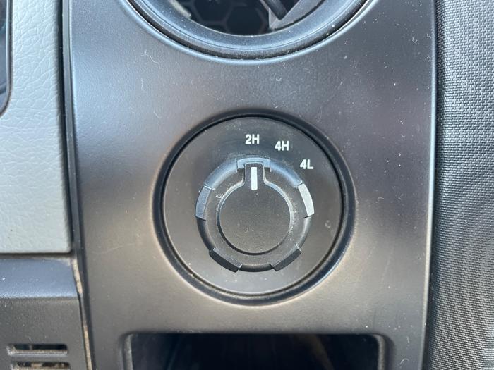 2013 ford f-150 fx4-supercab-6.5-ft.-bed-4wd with 145487 miles for sale near clearwater, minnesota c6a8cd3d542143f58972bb5f002e5333.jpeg