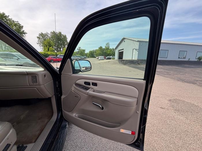 2006 gmc yukon-denali xl-awd with 316662 miles for sale near savage, minnesota c6e1252b37c94558b843bb5b5fbebcd6.jpeg