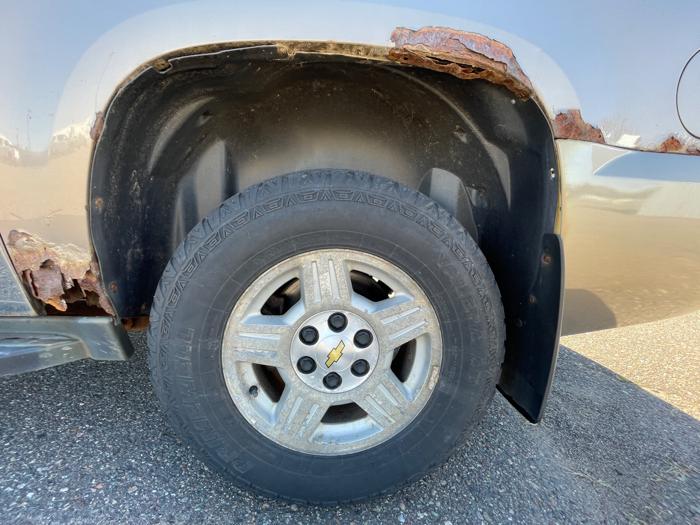 2007 chevrolet suburban ls-1500-4wd with 169908 miles for sale near mora, minnesota c6eb25032bb84288b3fbce7bd8d0ea09.jpeg
