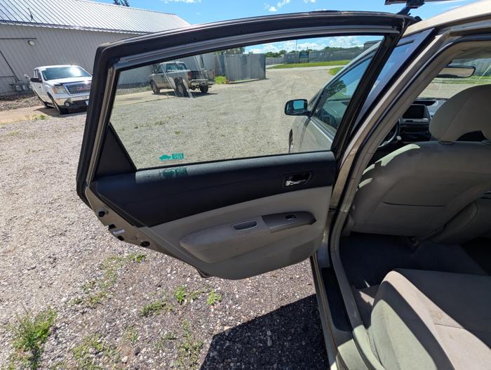 2006 toyota prius 4-door-liftback with 256025 miles for sale near elk-river, minnesota c7e390091df04e9193b80542e15f0a78.jpg
