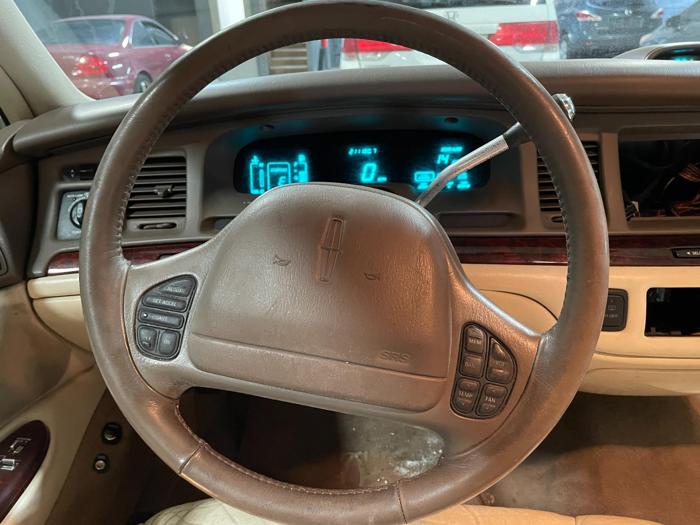 1997 lincoln town-car with 211180 miles for sale near elk-river, minnesota c8051c135cc9435fb3eb73af32aa37ca.jpg