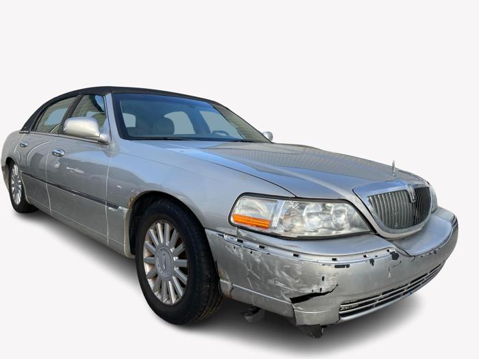 2005 lincoln town-car with 210142 miles for sale near elk-river, minnesota c8929d8c935d491982585fc43f18aee7.jpg