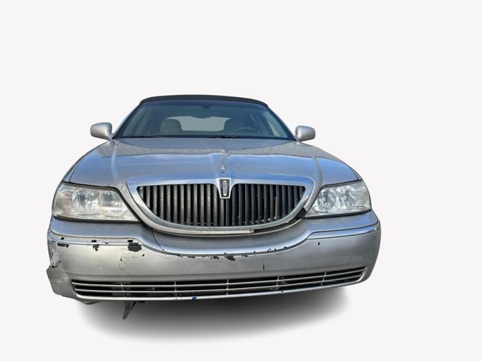 2005 lincoln town-car with 210142 miles for sale near elk-river, minnesota c8c4359d17df4da5a819ac1e6b436d58.jpg