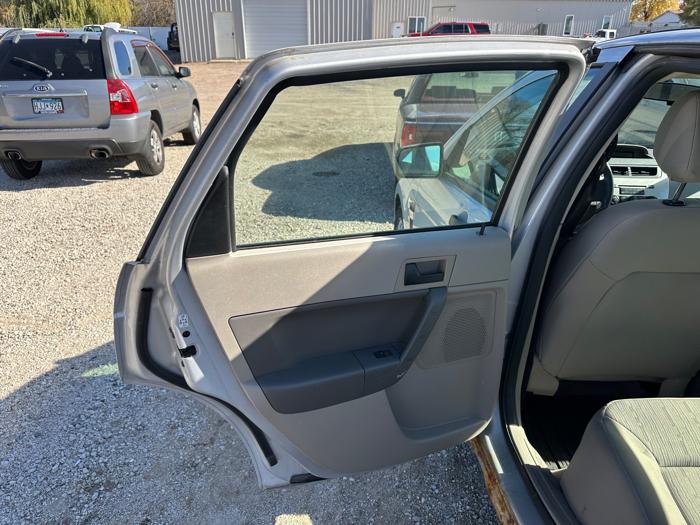 2008 ford focus ses-sedan with 170842 miles for sale near elk-river, minnesota c8ca7cee61964b95b02bcae41cd46eaa.jpeg