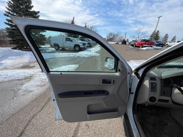 2012 ford escape xls-4wd-at with 157714 miles for sale near fridley, minnesota c8cf52ce72b74fe2ad512961b902d438.jpeg