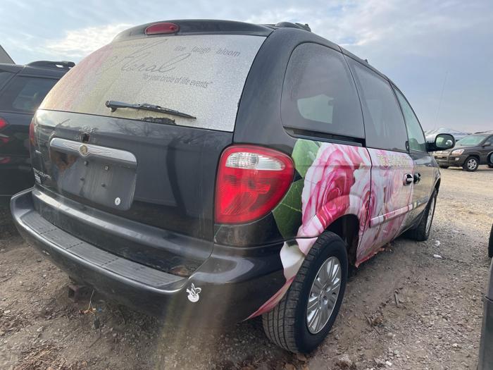2006 chrysler town-and-country base-lx with 227559 miles for sale near elk-river, minnesota c8ef3f09f55849e594b2956284efa96e.jpg