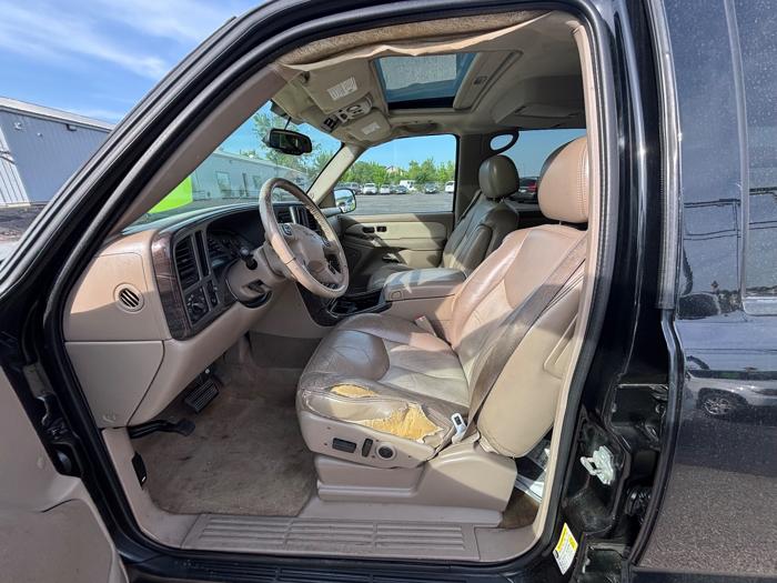 2006 gmc yukon-denali xl-awd with 316662 miles for sale near savage, minnesota c9456f9debf74fdbb457ba7eeec5701f.jpeg