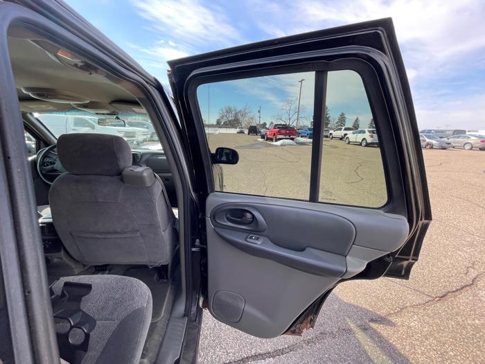 2003 chevrolet trailblazer ls-4wd with 128822 miles for sale near fridley, minnesota c94b4cfde0994f4c83d075794982a36c.jpeg