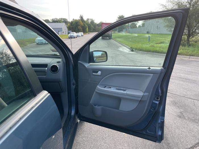 2005 ford freestyle sel with 146616 miles for sale near elk-river, minnesota ca5fb0b7853a46e292e69bd30c540651.jpeg