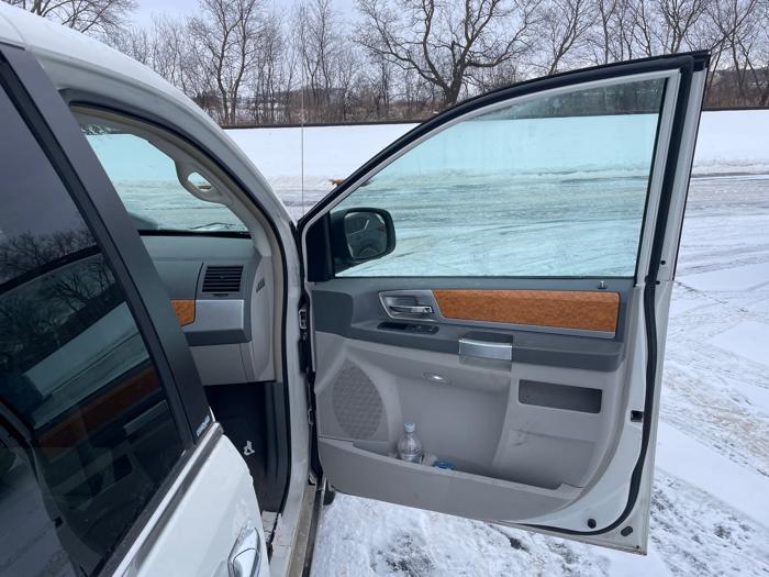 2008 chrysler town-&-country limited with 88271 miles for sale near rochester, minnesota cbde7e1166a746689d2e36138ef22d0f.jpeg