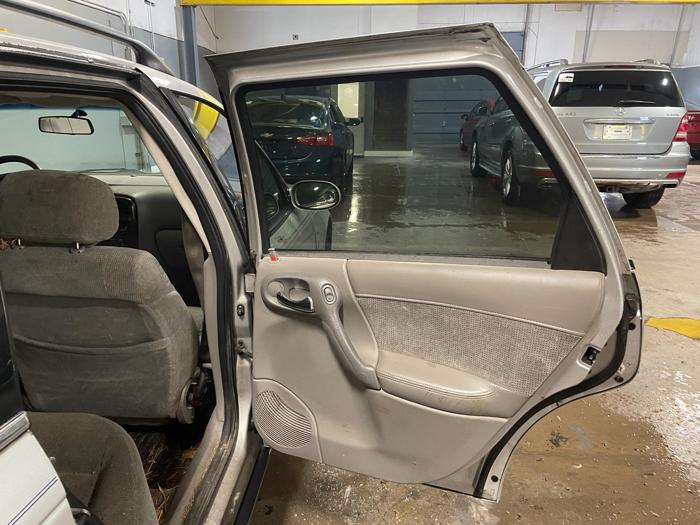 2002 Saturn LW