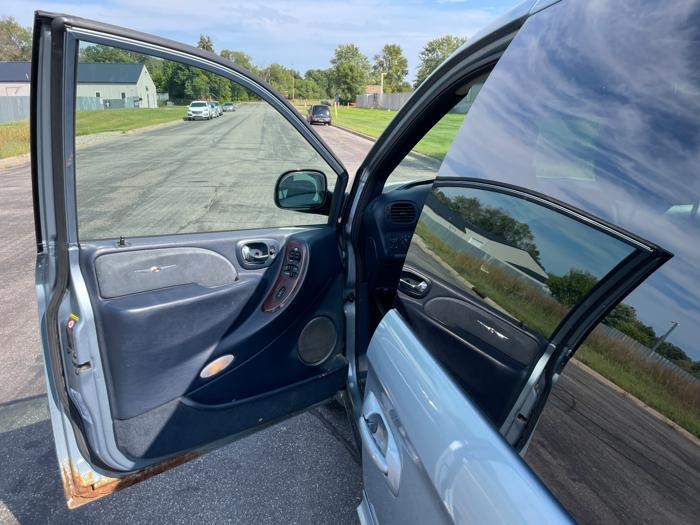 2003 chrysler town-&-country limited-fwd with 157243 miles for sale near elk-river, minnesota cc1e5f5234e443d3a99f3a7d49323fe6.jpeg