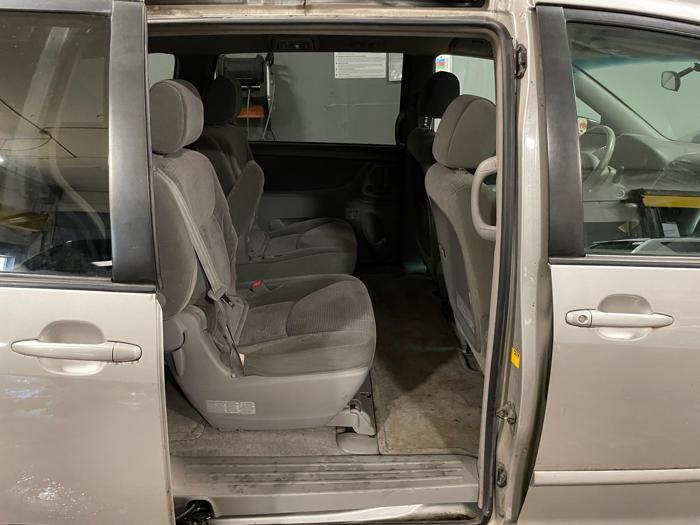 2006 toyota sienna le-7-passenger with 187836 miles for sale near elk-river, minnesota cc35b6ecde2746ed9347aa296afd014e.jpg