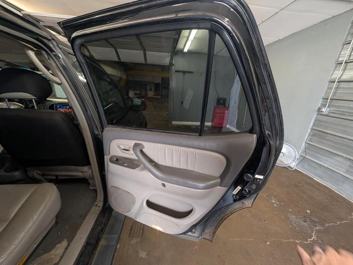 2002 toyota sequoia limited-4wd with 216240 miles for sale near elk-river, minnesota cc96f5be032e42538fde854cefb74a4f.jpg