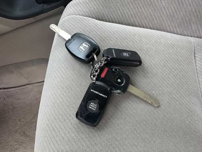 2009 honda civic lx-sedan-5-speed-at with 201694 miles for sale near elk-river, minnesota ccdb48ee5e10487fa321e0e50ae3b5de.jpeg