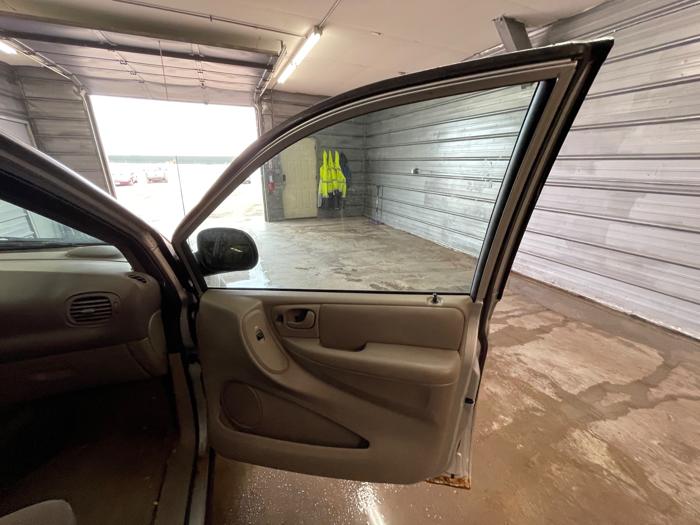 2003 chrysler voyager lx with 147148 miles for sale near elk-river, minnesota cd1abb9361fc47409b75061b5d19e6f4.jpeg