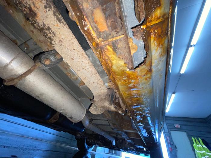 2003 chrysler voyager lx with 147148 miles for sale near elk-river, minnesota cd389207393d400fa8ade628ddf8455b.jpeg