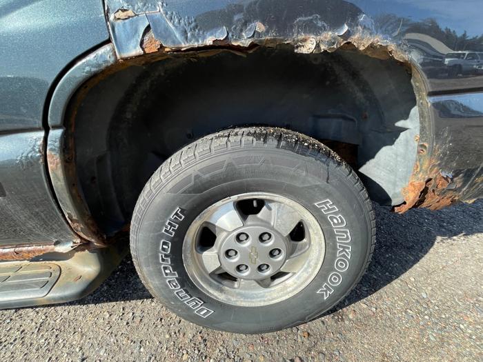 2003 chevrolet tahoe 4wd with 245991 miles for sale near elk-river, minnesota cd5fcfdd67a246b09745efa3ab2f15d9.jpeg