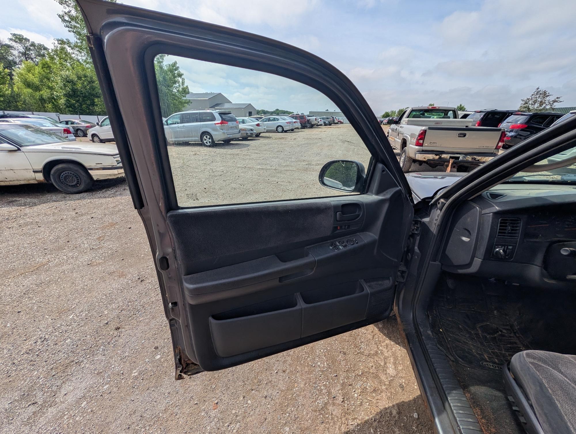 2002 dodge dakota slt-club-cab-4wd with 213792 miles for sale near elk-river, minnesota cd95f64b5a1c470f99007db46e560f6a.jpg
