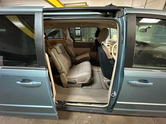 2010 chrysler town-&-country lx with 126535 miles for sale near elk-river, minnesota ce382e5ec92a4617bc6ba827e8af1402.jpg
