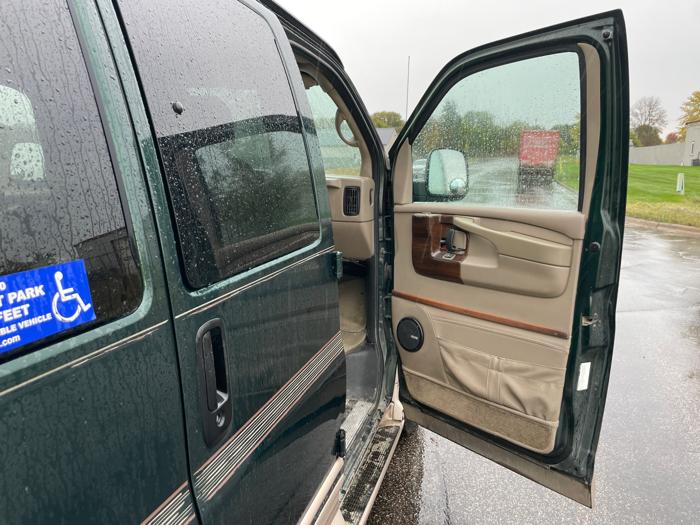 2004 gmc savana g1500-cargo with 193369 miles for sale near elk-river, minnesota ce486d0dc3f747d99b2d560d0e9ae9e4.jpeg