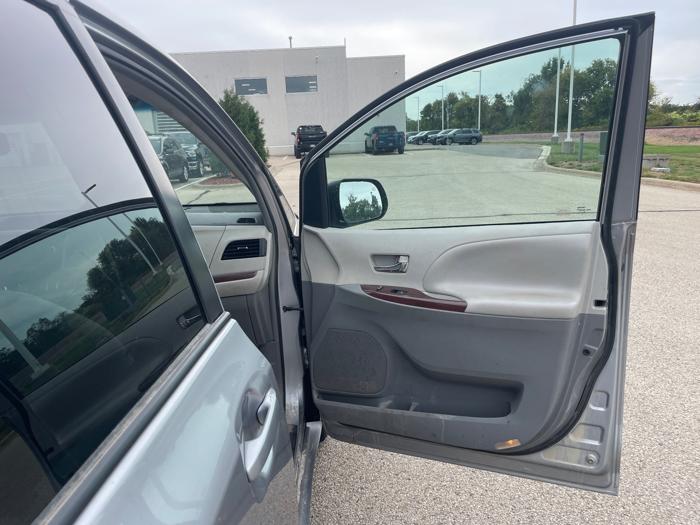 2012 toyota sienna limited-fwd-7-passsenger-v6 with 231545 miles for sale near rochester, minnesota cee3b4d6e4024f0c96504998dbf6ac8f.jpeg