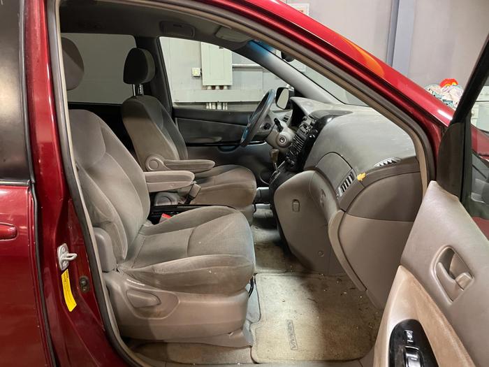 2004 toyota sienna ce with 237320 miles for sale near elk-river, minnesota cef6019e6d744ea5b42afdb1d58bb07a.jpg