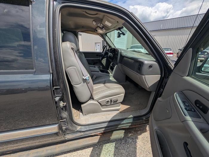 2005 gmc yukon-xl 1500-4wd with 171211 miles for sale near elk-river, minnesota cf060fdaabff40a4a26267af5610b746.jpg