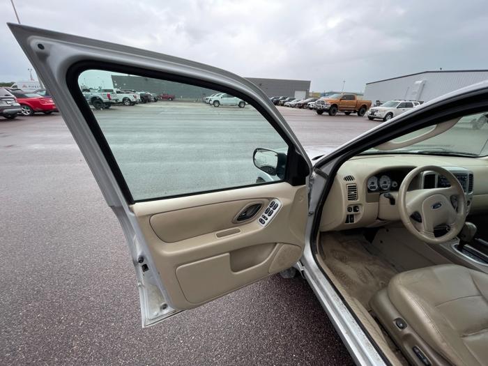 2006 ford escape limited-4wd with 213037 miles for sale near redwood-falls, minnesota cf49ddd6e73a46798915564969f2e5c9.jpeg