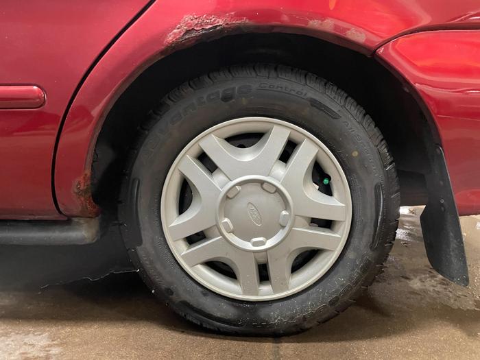 1999 Ford Taurus