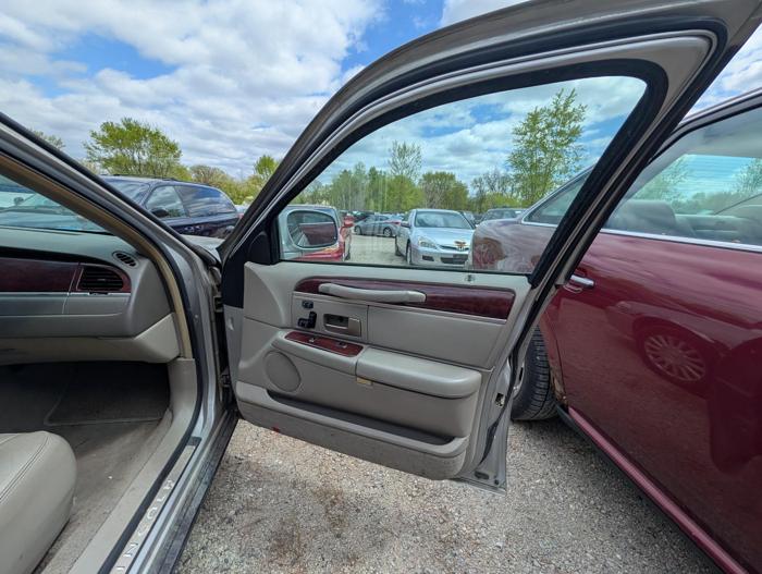 2003 lincoln town-car signature for sale near elk-river, minnesota d04f7d098073466e8e62f4c76b09c37a.jpg