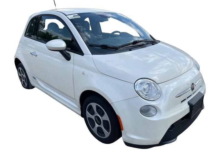 2015 fiat 500e battery-electric-hatchback with 48070 miles for sale near elk-river, minnesota d0ba8a42081d4788bc1704a77087a5f5.jpg