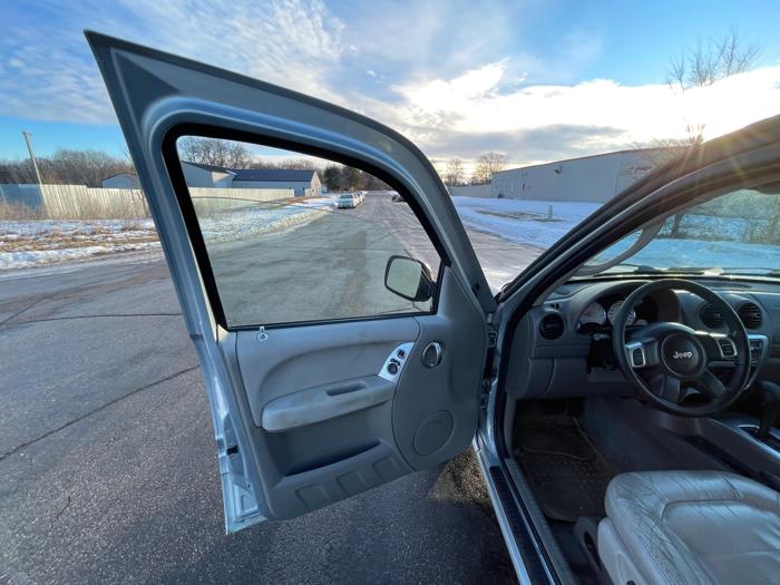 2003 jeep liberty limited-2wd with 183532 miles for sale near elk-river, minnesota d1042b5d545e416ab6963b921d573882.jpeg