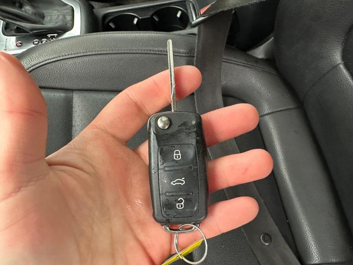 2014 volkswagen tiguan with 106309 miles for sale near burnsville, minnesota d11aab9b6a4f4fb6afd16b2b2d044d57.jpg