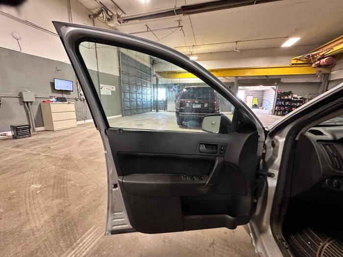 2009 ford focus se-sedan with 189163 miles for sale near elk-river, minnesota d18099953dcf4201a74715fb343b0730.jpeg