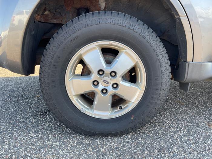 2009 ford escape xlt-4wd-v6 with 179919 miles for sale near fridley, minnesota d1cc6b7179d64166a3bb0e3d745bdeeb.jpeg