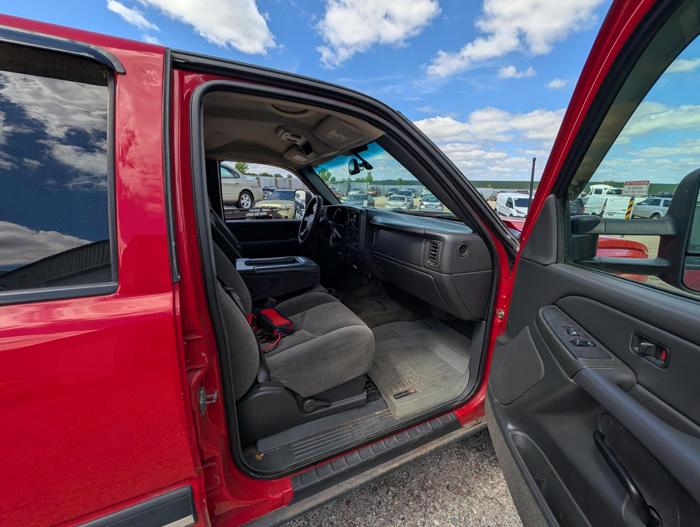 2005 chevrolet silverado-2500hd work-truck-crew-cab-short-bed-4wd with 743212 miles for sale near elk-river, minnesota d1f48686d71d407992eae99662954e32.jpg