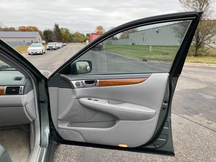 2005 lexus es-330 sedan with 122715 miles for sale near elk-river, minnesota d236dbd7108747f2ba4f8bc4dcd5f831.jpeg