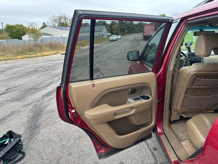 2006 honda pilot ex-4wd-w--leather with 225115 miles for sale near elk-river, minnesota d23acda5a9ea4d29afda632c4fda8b47.jpg