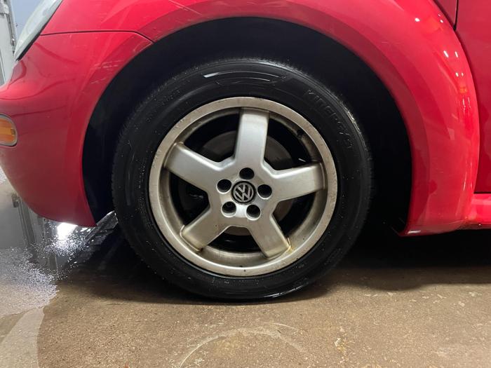 2000 Volkswagen New Beetle