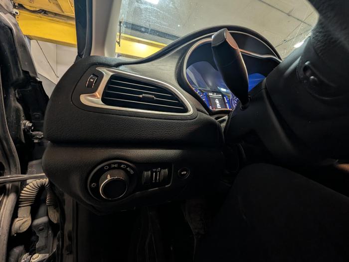 2016 chrysler 200 limited with 170995 miles for sale near elk-river, minnesota d357692003a7437e97a00e2edb6584cc.jpg