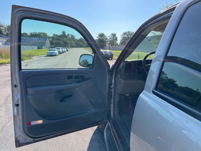 2004 chevrolet suburban 1500-4wd with 85701 miles for sale near elk-river, minnesota d3a815de2d484e8fb764beeb05e10a89.jpeg