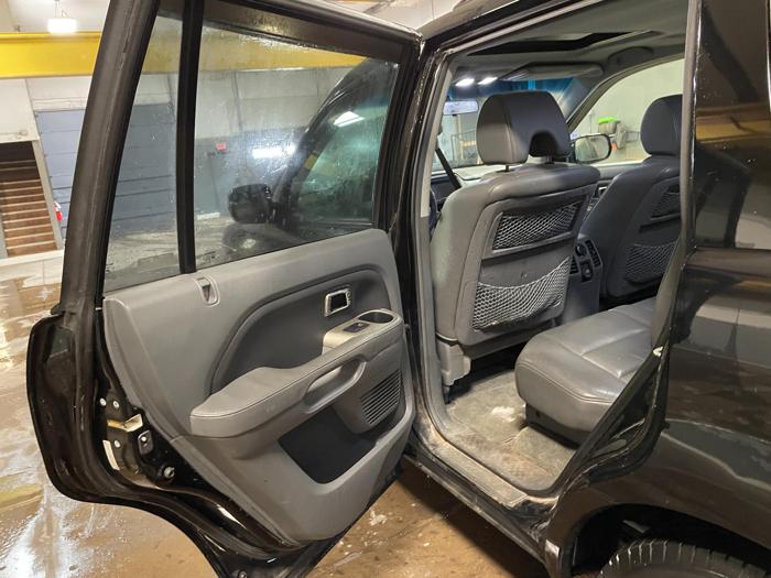 2006 honda pilot ex-l(-with-navi) with 289760 miles for sale near elk-river, minnesota d404fcaaf6dd4d0eb38cc564b70bbad7.jpg