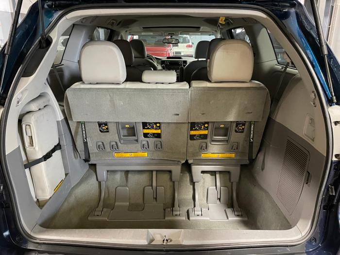 2011 toyota sienna with 212471 miles for sale near elk-river, minnesota d4eb9cbc1f7b44649465ee16ba32e934.jpg