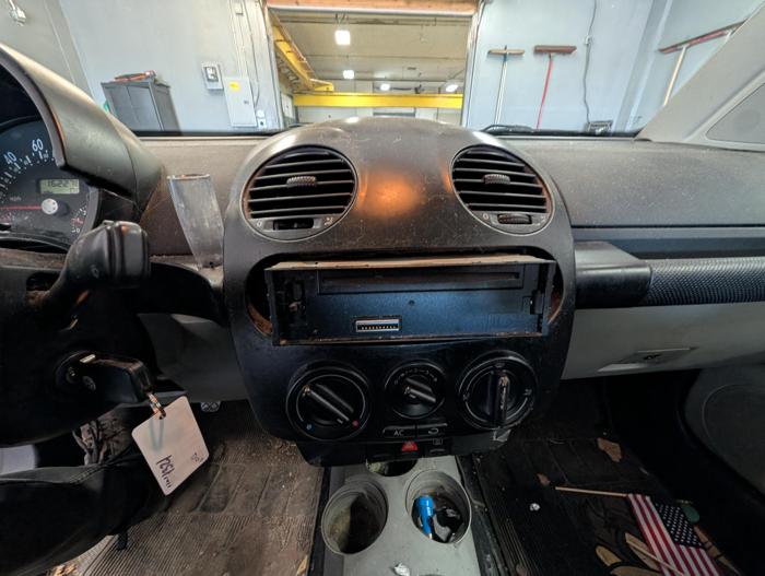 1999 volkswagen new-beetle gls-2.0 with 162278 miles for sale near elk-river, minnesota d596418c9a7a4901a6245de507402cc9.jpg