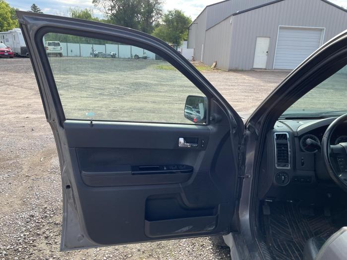 2009 ford escape limited-4wd-v6 with 193045 miles for sale near elk-river, minnesota d61b18caea764036bd2b493cab960149.jpg