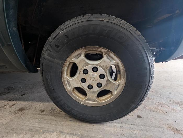 2004 chevrolet silverado-1500 work-truck-ext.-cab-short-bed-4wd with 322888 miles for sale near elk-river, minnesota d6a963d662bc4d619da7ff08db77a70d.jpg